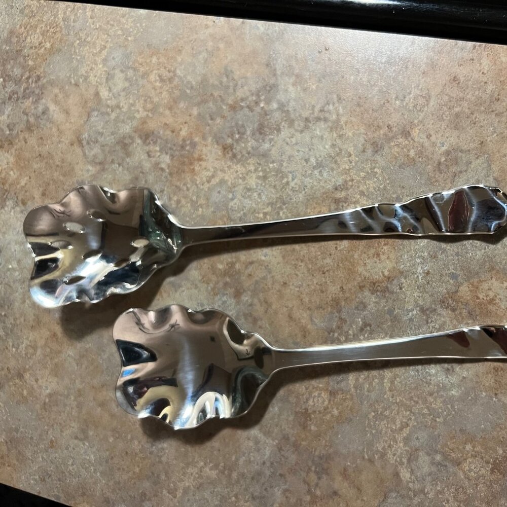 Pottery Barn 11 inch Salad Servers - Lettuce Leaf Pattern